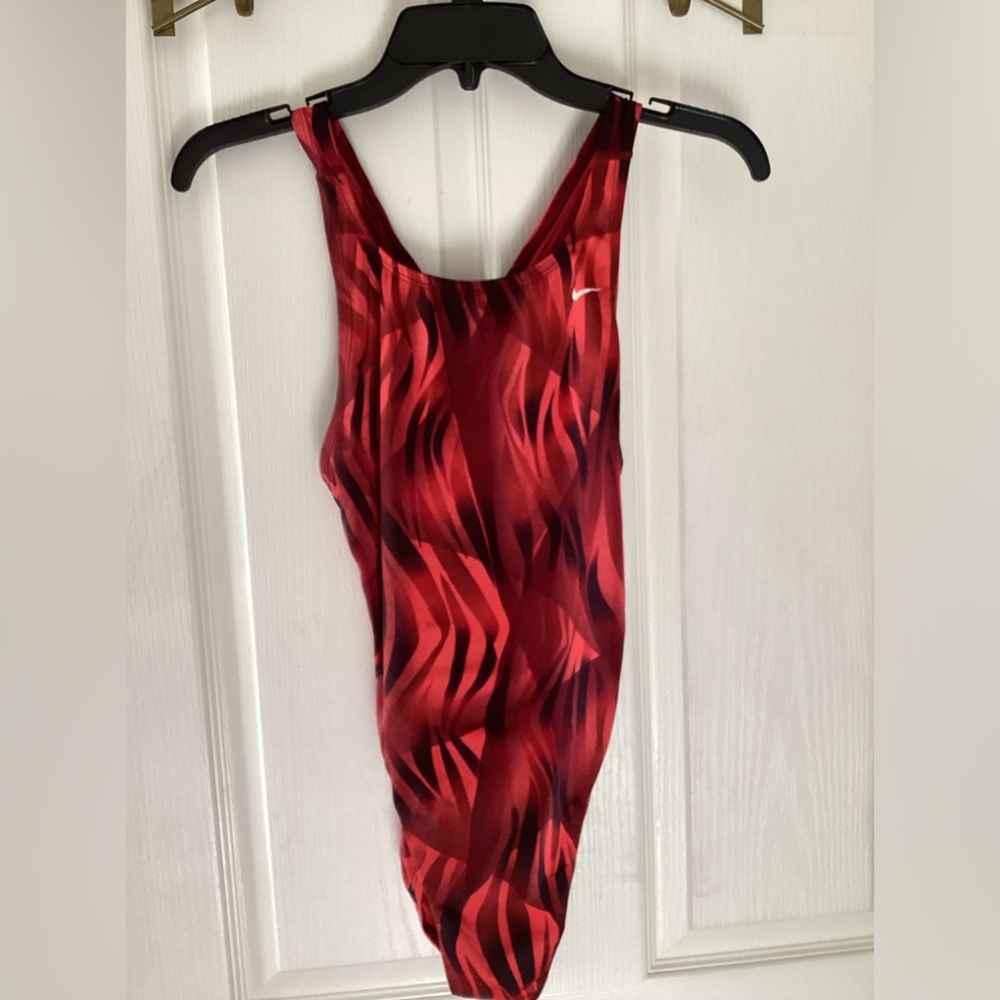 Nike Women’s Swim One piece Swimsuit size 38 WMS 12